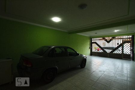 Casa à venda com 220m², 2 quartos e 4 vagas Casa à venda com 220m², 2 quartos e 4 vagasGaragem
