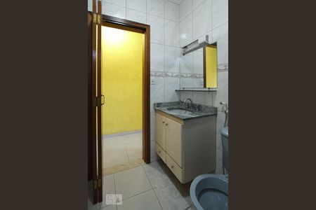 Casa à venda com 220m², 2 quartos e 4 vagas Casa à venda com 220m², 2 quartos e 4 vagasBanheiro social