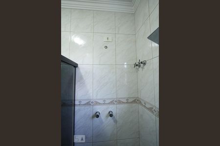 Casa à venda com 220m², 2 quartos e 4 vagas Casa à venda com 220m², 2 quartos e 4 vagasChuveiro