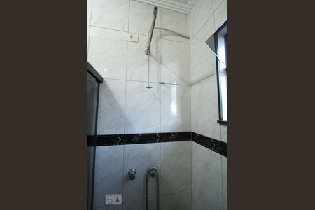 Casa à venda com 220m², 2 quartos e 4 vagas Casa à venda com 220m², 2 quartos e 4 vagasChuveiro