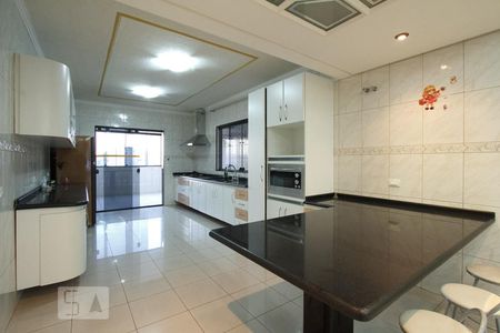 Casa à venda com 220m², 2 quartos e 4 vagas Casa à venda com 220m², 2 quartos e 4 vagasCozinha