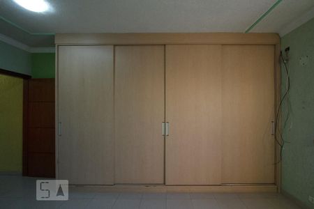 Casa à venda com 220m², 2 quartos e 4 vagas Casa à venda com 220m², 2 quartos e 4 vagasArmários