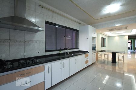 Casa à venda com 220m², 2 quartos e 4 vagas Casa à venda com 220m², 2 quartos e 4 vagasArmários