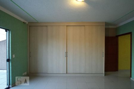 Casa à venda com 220m², 2 quartos e 4 vagas Casa à venda com 220m², 2 quartos e 4 vagasArmários