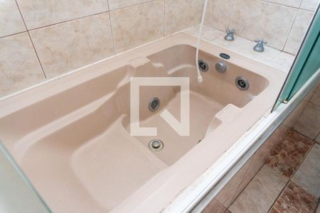 Casa à venda com 155m², 5 quartos e 2 vagas Casa à venda com 155m², 5 quartos e 2 vagasBanheiro Detalhe