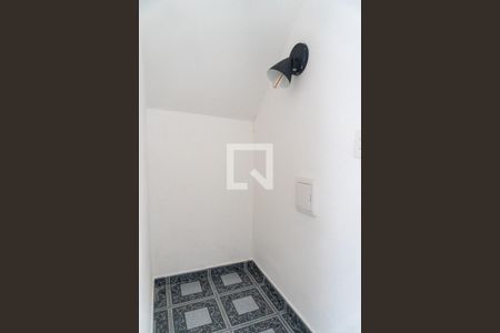 Casa à venda com 155m², 5 quartos e 2 vagas Casa à venda com 155m², 5 quartos e 2 vagasEscada Detalhe