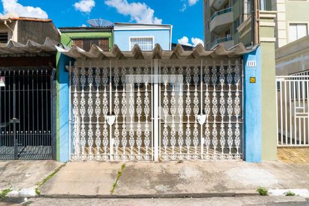 Casa à venda com 155m², 5 quartos e 2 vagas Casa à venda com 155m², 5 quartos e 2 vagasFachada