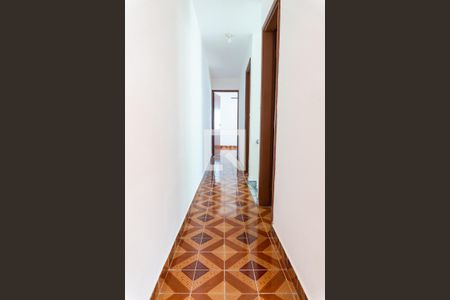 Casa à venda com 155m², 5 quartos e 2 vagas Casa à venda com 155m², 5 quartos e 2 vagasCorredor