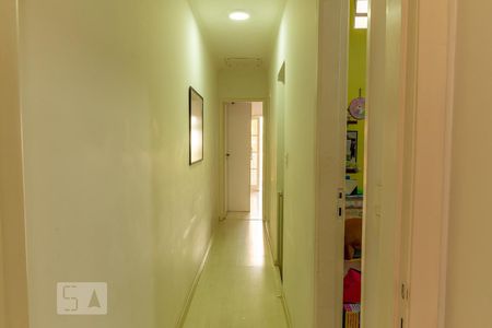 Casa à venda com 128m², 3 quartos e 2 vagas Casa à venda com 128m², 3 quartos e 2 vagasCorredor