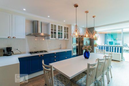 Casa à venda com 197m², 3 quartos e 2 vagas Casa à venda com 197m², 3 quartos e 2 vagasCozinha