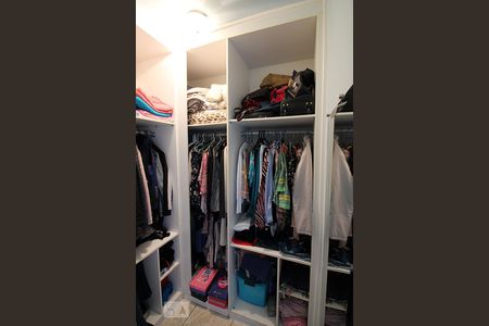 Casa à venda com 175m², 3 quartos e 2 vagasCloset da suíte