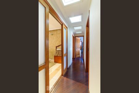 Apartamento à venda com 180m², 4 quartos e 4 vagas Apartamento à venda com 180m², 4 quartos e 4 vagasCorredor