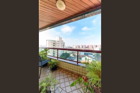 Apartamento à venda com 180m², 4 quartos e 4 vagas Apartamento à venda com 180m², 4 quartos e 4 vagasVaranda da Suíte 1