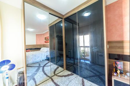 Apartamento à venda com 180m², 4 quartos e 4 vagas Apartamento à venda com 180m², 4 quartos e 4 vagasSuíte 3 - Armários