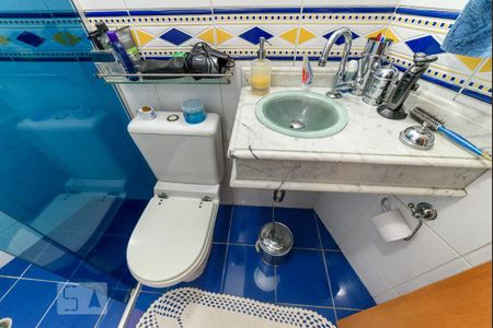 Apartamento à venda com 180m², 4 quartos e 4 vagas Apartamento à venda com 180m², 4 quartos e 4 vagasBanheiro da Suíte 2