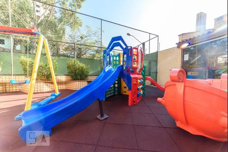 Apartamento à venda com 180m², 4 quartos e 4 vagas Apartamento à venda com 180m², 4 quartos e 4 vagasÁrea Comum - Playground