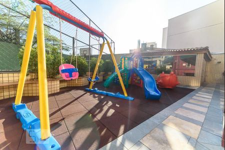 Apartamento à venda com 180m², 4 quartos e 4 vagas Apartamento à venda com 180m², 4 quartos e 4 vagasÁrea Comum - Playground