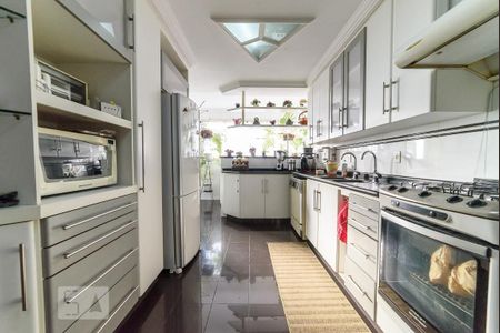 Apartamento à venda com 180m², 4 quartos e 4 vagas Apartamento à venda com 180m², 4 quartos e 4 vagasCozinha