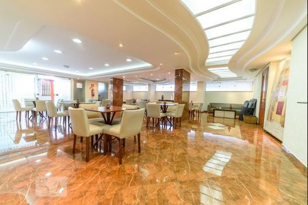 Apartamento à venda com 180m², 4 quartos e 4 vagas Apartamento à venda com 180m², 4 quartos e 4 vagasÁrea comum - Salão de festas