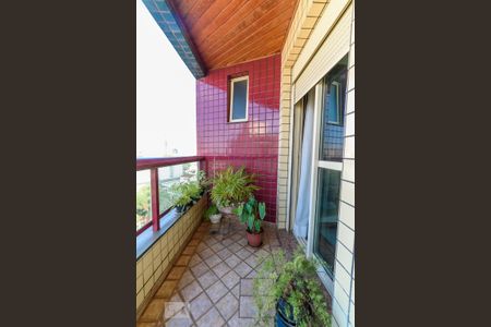 Apartamento à venda com 180m², 4 quartos e 4 vagas Apartamento à venda com 180m², 4 quartos e 4 vagasVaranda da Suíte 1