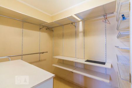 Casa à venda com 198m², 3 quartos e 2 vagasCloset do Quarto 3 - Suíte