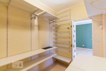 Casa à venda com 198m², 3 quartos e 2 vagasCloset do Quarto 3 - Suíte