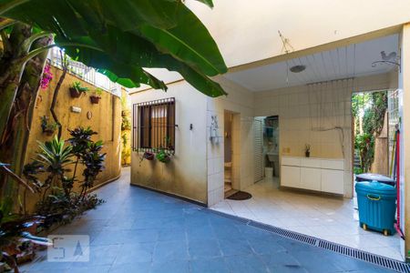 Casa à venda com 198m², 3 quartos e 2 vagasQuintal dos fundos