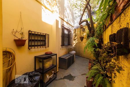 Casa à venda com 198m², 3 quartos e 2 vagasQuintal dos fundos