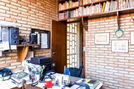 Casa à venda com 375m², 4 quartos e 4 vagasEscritório