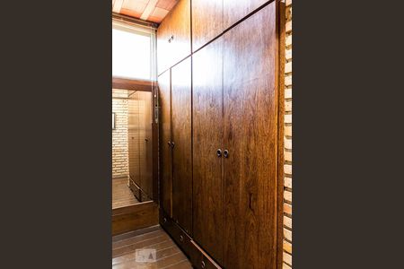 Casa à venda com 375m², 4 quartos e 4 vagasCloset da suíte