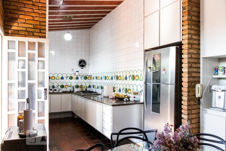 Casa à venda com 375m², 4 quartos e 4 vagasCozinha