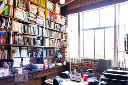 Casa à venda com 375m², 4 quartos e 4 vagasEscritório