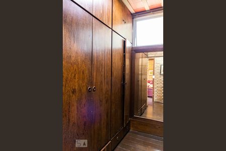 Casa à venda com 375m², 4 quartos e 4 vagasCloset da suíte