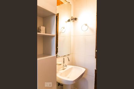 Casa à venda com 375m², 4 quartos e 4 vagasBanheiro de Serviço