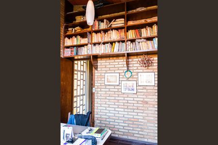 Casa à venda com 375m², 4 quartos e 4 vagasEscritório