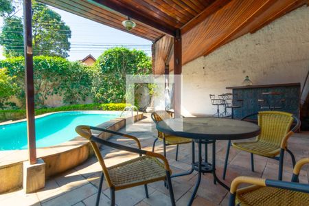 Casa à venda com 608m², 3 quartos e 6 vagas Casa à venda com 608m², 3 quartos e 6 vagasPiscina