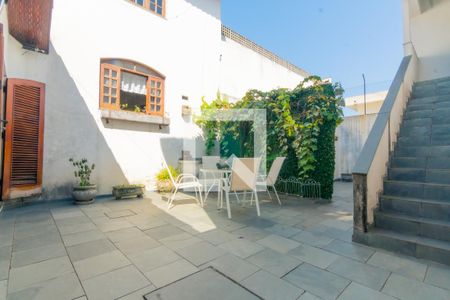 Casa à venda com 608m², 3 quartos e 6 vagas Casa à venda com 608m², 3 quartos e 6 vagasÁrea externa