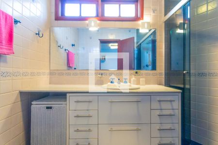 Casa à venda com 608m², 3 quartos e 6 vagas Casa à venda com 608m², 3 quartos e 6 vagasBanheiro da suíte 3