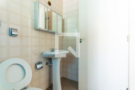 Casa à venda com 608m², 3 quartos e 6 vagas Casa à venda com 608m², 3 quartos e 6 vagasBanheiro de serviço