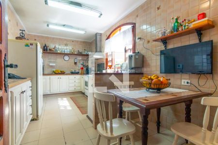 Casa à venda com 608m², 3 quartos e 6 vagas Casa à venda com 608m², 3 quartos e 6 vagasCozinha