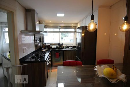 Apartamento à venda com 150m², 3 quartos e 3 vagasCozinha 