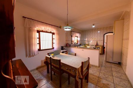 Casa à venda com 178m², 3 quartos e 2 vagas Casa à venda com 178m², 3 quartos e 2 vagasCozinha