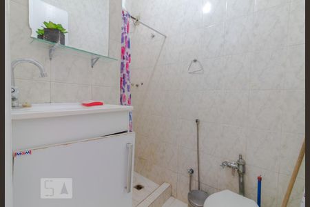 Banheiro de kitnet/studio para alugar com 1 quarto, 18m² em Copacabana, Rio de Janeiro