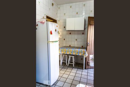 Casa à venda com 168m², 3 quartos e 2 vagas Casa à venda com 168m², 3 quartos e 2 vagasCozinha