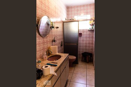 Casa à venda com 168m², 3 quartos e 2 vagas Casa à venda com 168m², 3 quartos e 2 vagasBanheiro