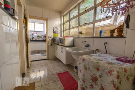 Apartamento à venda com 220m², 3 quartos e 1 vagaÁrea de Serviço