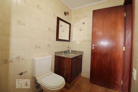Apartamento para alugar com 235m², 3 quartos e 2 vagasBanheiro da suíte do Quarto 3