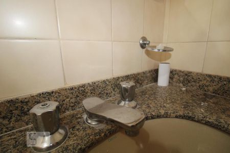 Apartamento para alugar com 235m², 3 quartos e 2 vagasBanheiro da suíte do Quarto 3