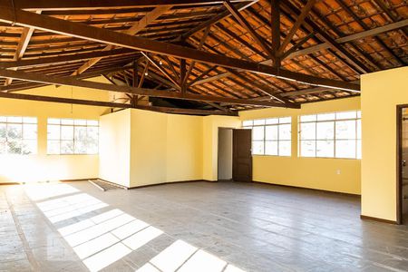 Casa à venda com 482m², 5 quartos e 4 vagas Casa à venda com 482m², 5 quartos e 4 vagasCobertura