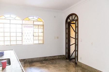 Casa à venda com 482m², 5 quartos e 4 vagas Casa à venda com 482m², 5 quartos e 4 vagasCozinha